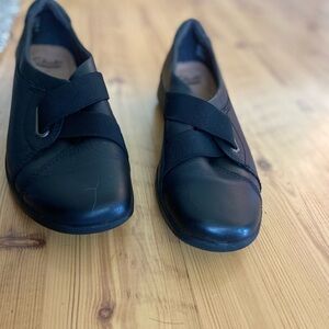 Clark’s women’s shoes EUC 8M